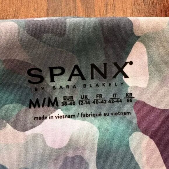 SPANX Booty Boost® Active Printed 7/8 Leggings M Painted Blue Camo Activewear - Picture 6 of 11